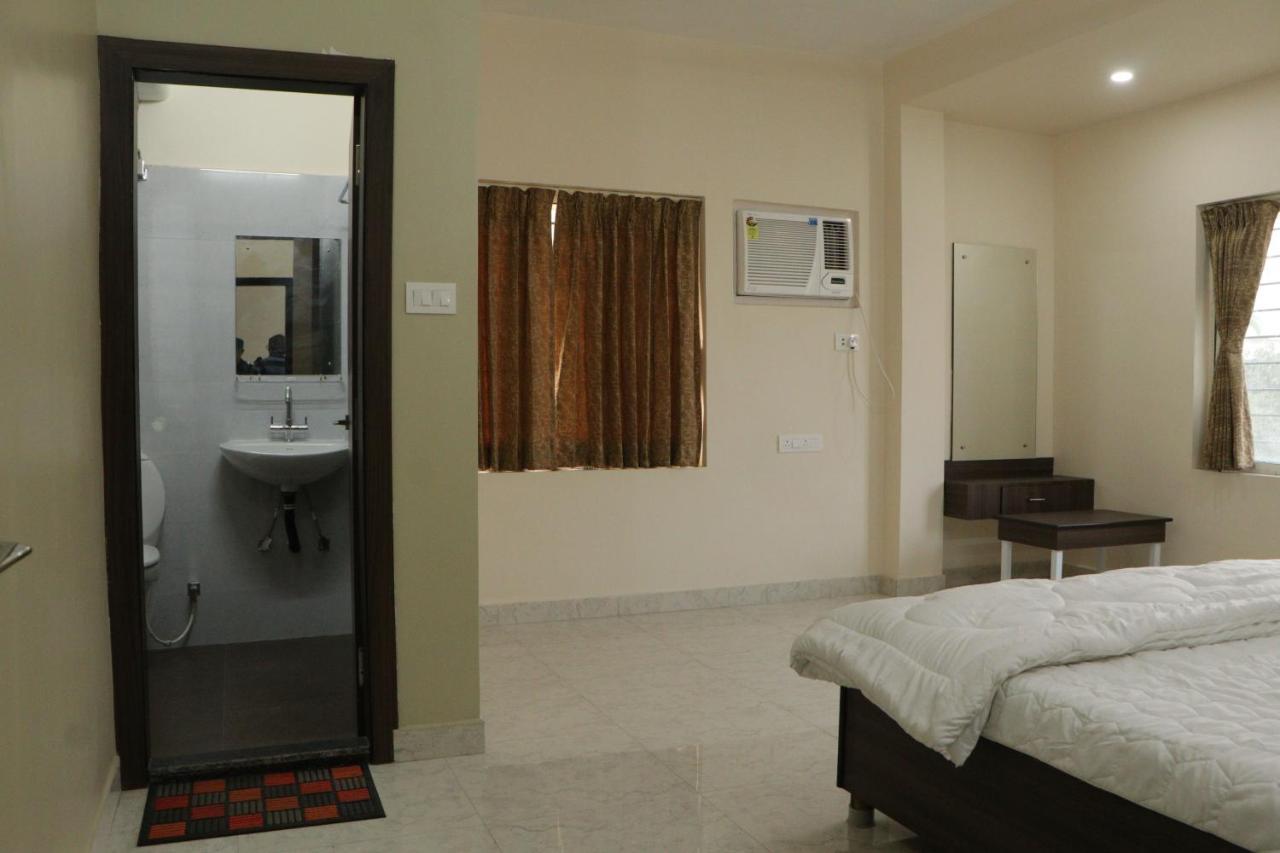 Radharani Apartment Kolkata Bagian luar foto